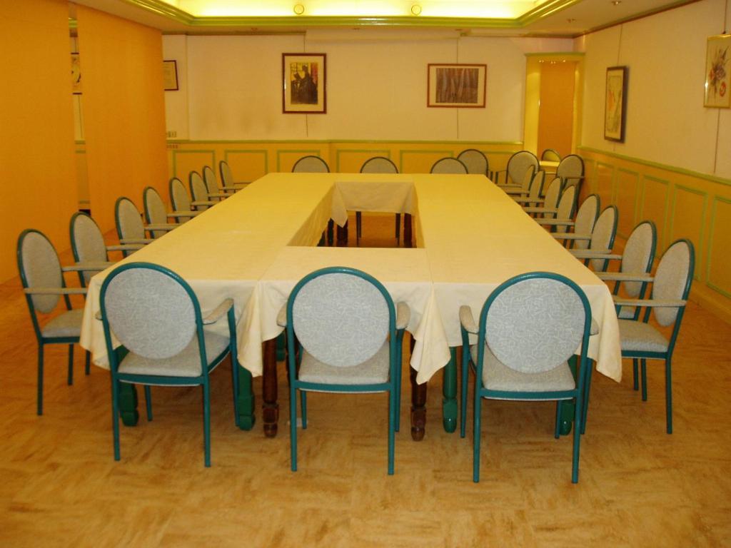 La Poste Hotel Vitry-le-François Esterno foto