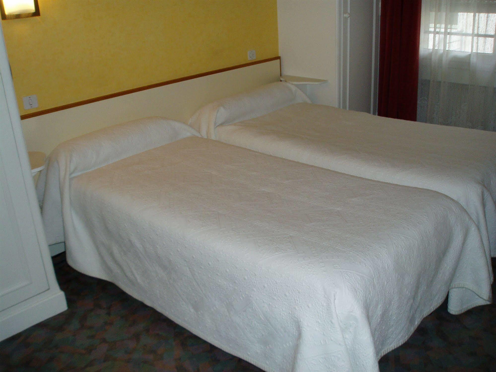 La Poste Hotel Vitry-le-François Esterno foto