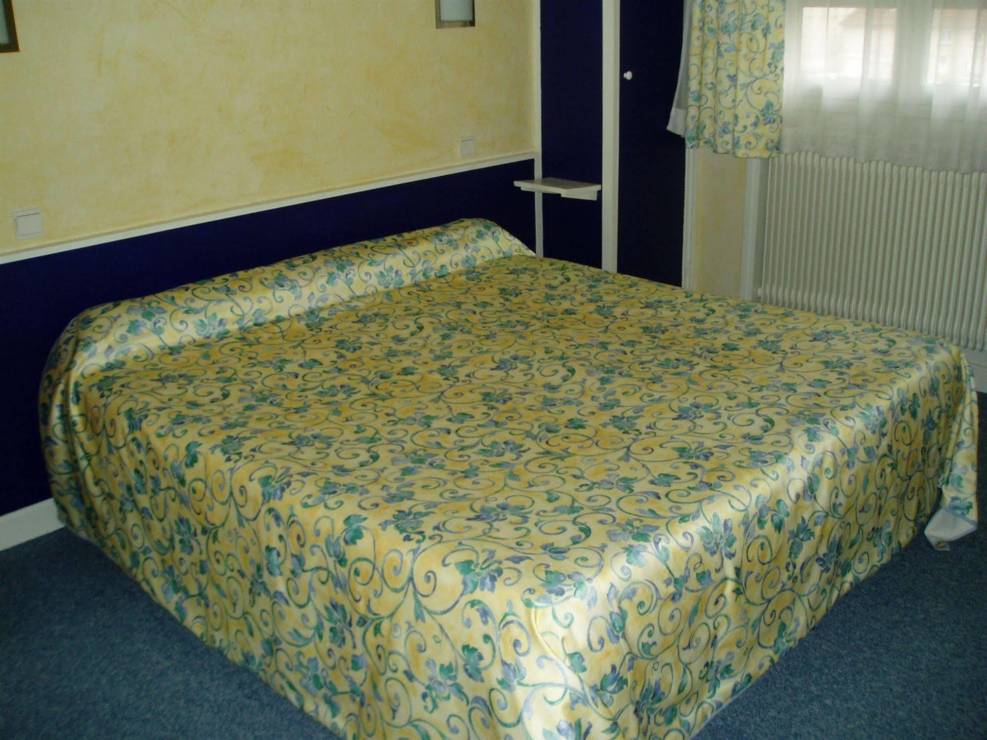 La Poste Hotel Vitry-le-François Esterno foto